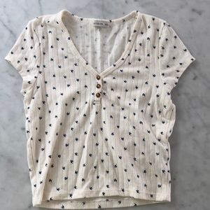 Super cute ribbed v neck half button up top with small blue flowers